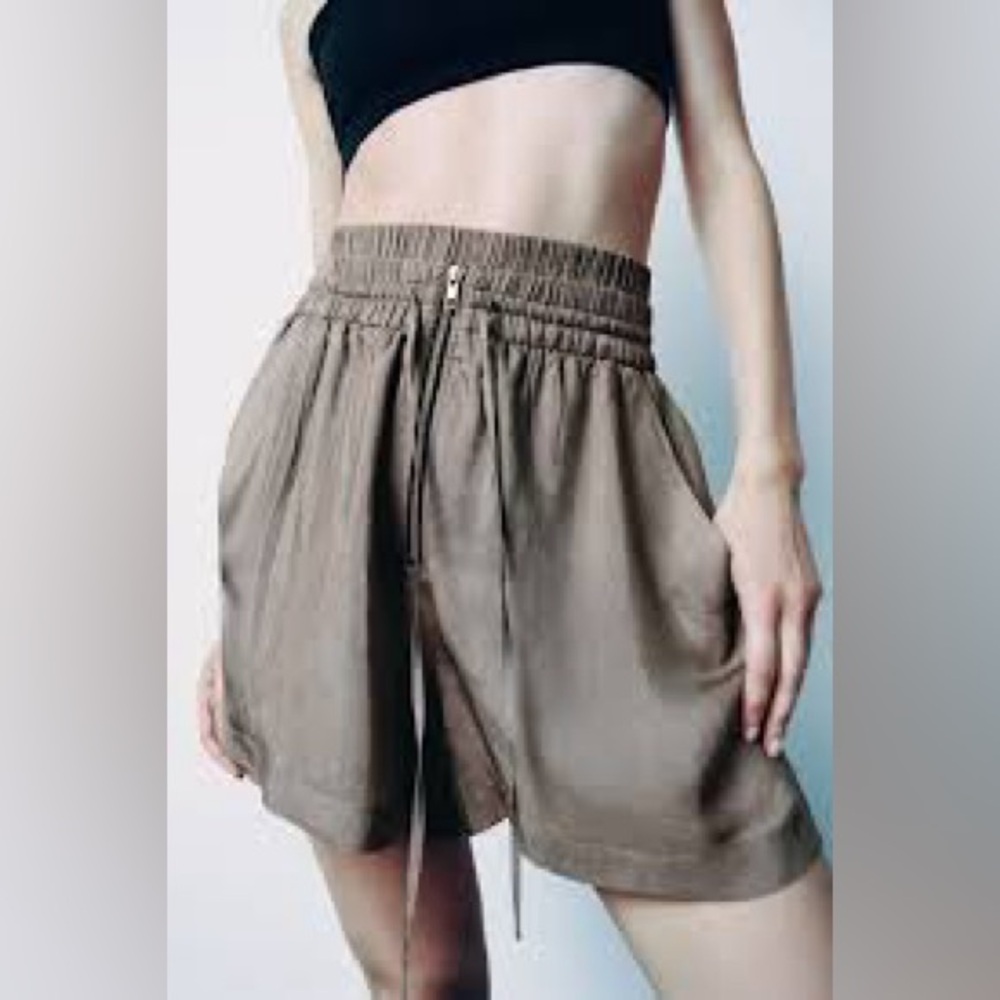 Zara RELAXED FIT SHORTS WITH DOUBLE WAISTBAND Size xs nwot